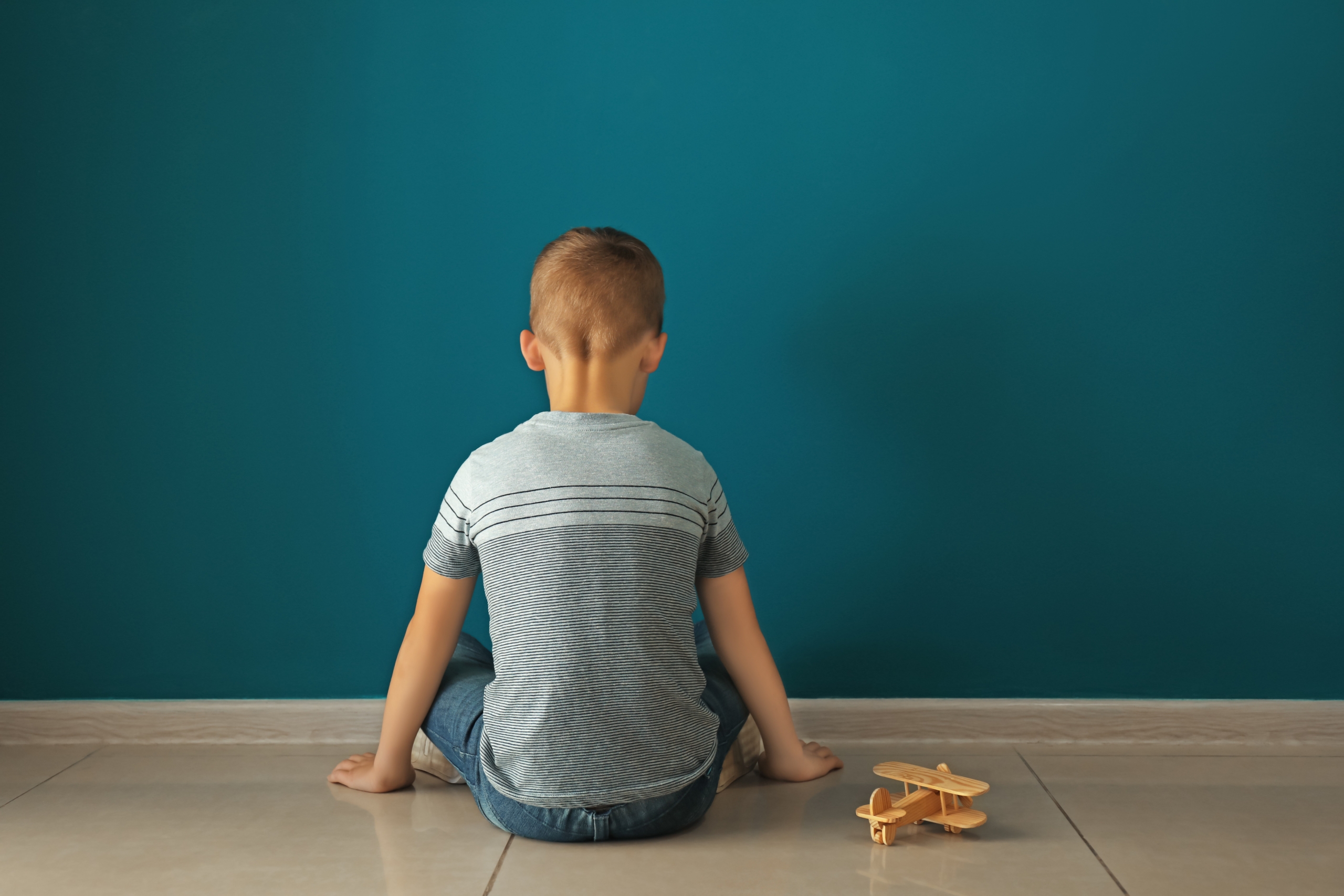 Лечение аутизма у детей: как адаптировать ребенка в социуме?